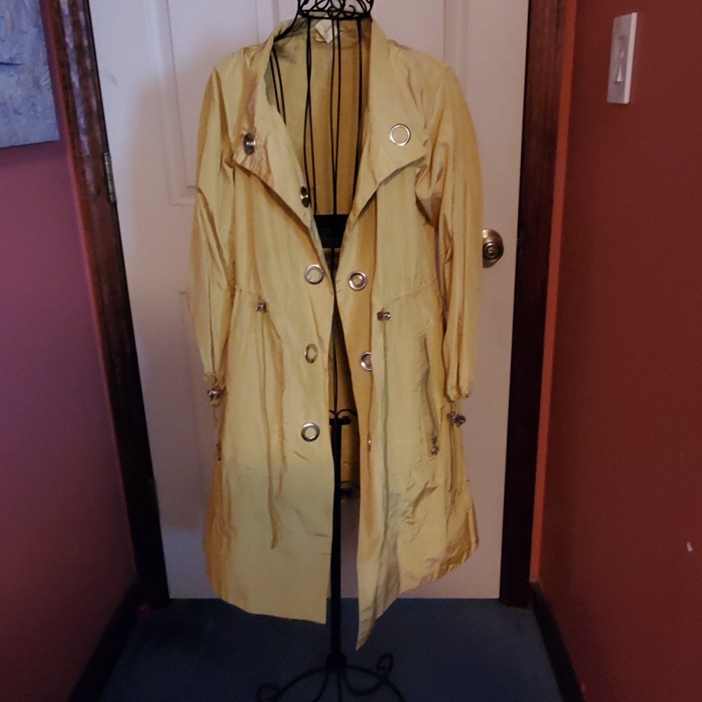 Woman's 100% Silk Coat, Jacket is Sz 4